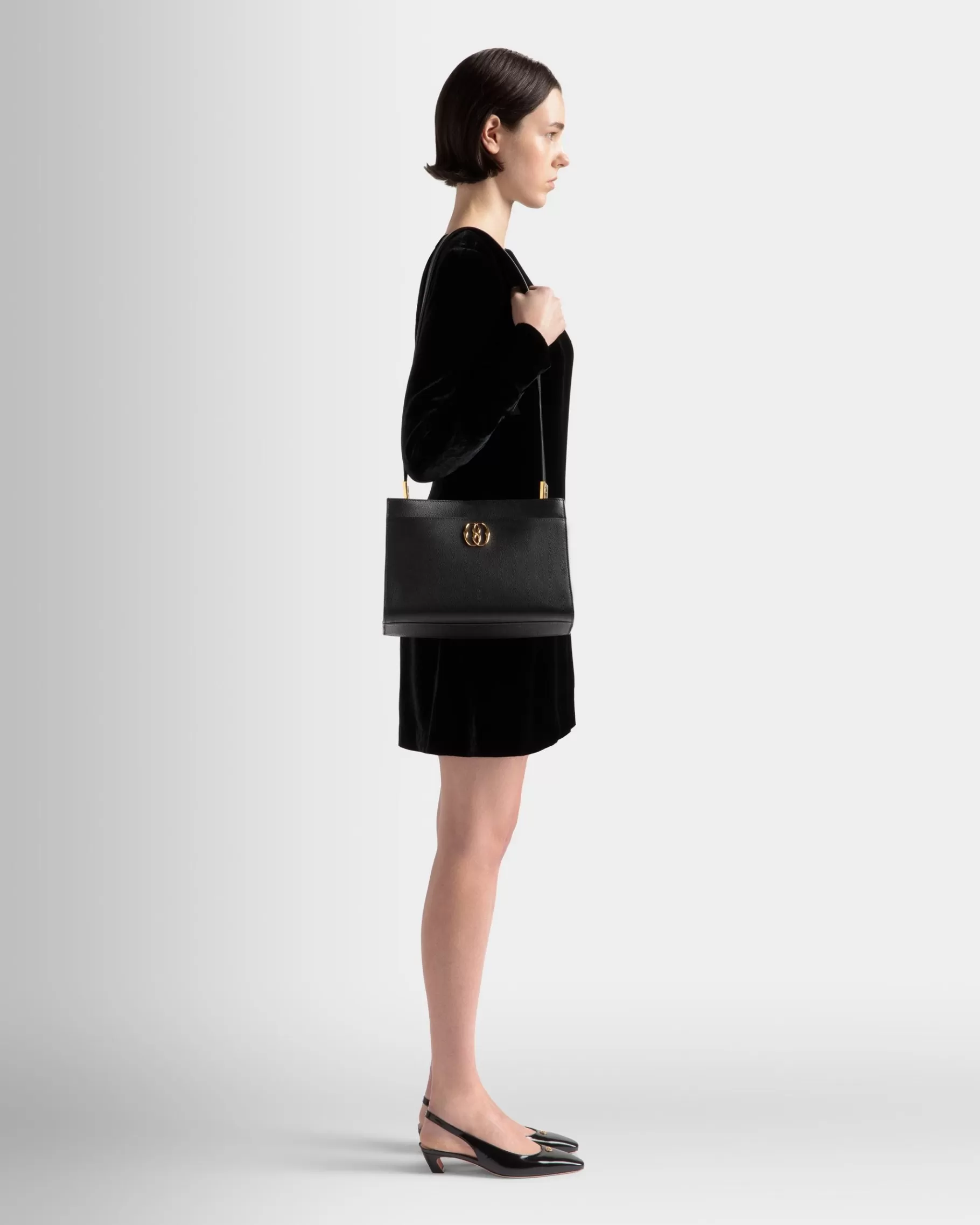 Shoulder Bags<Bally Emblem Shoulder Bag In Grained Leather Black
